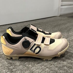 Women’s Beige and Yellow Cycling Shoes w/SPD cleats attached